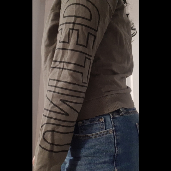 Olive Long Sleeve Crewneck - Picture 3 of 4